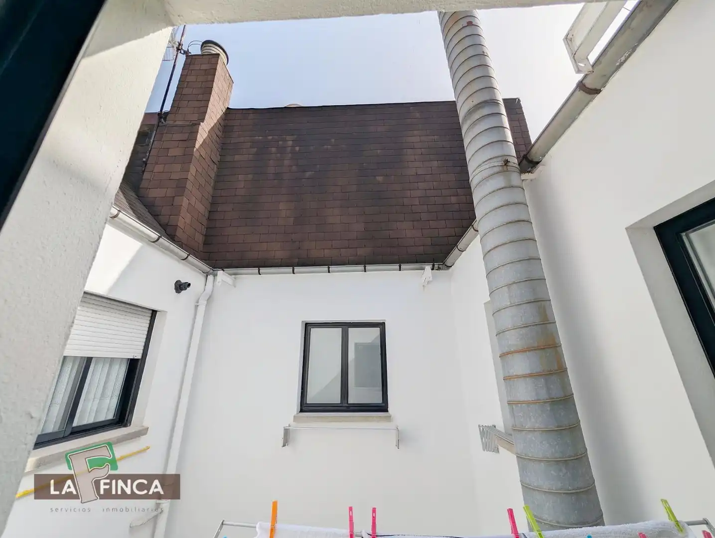 Vista exterior de Pis en venda en Oviedo  amb Calefacció, Parquet i Traster