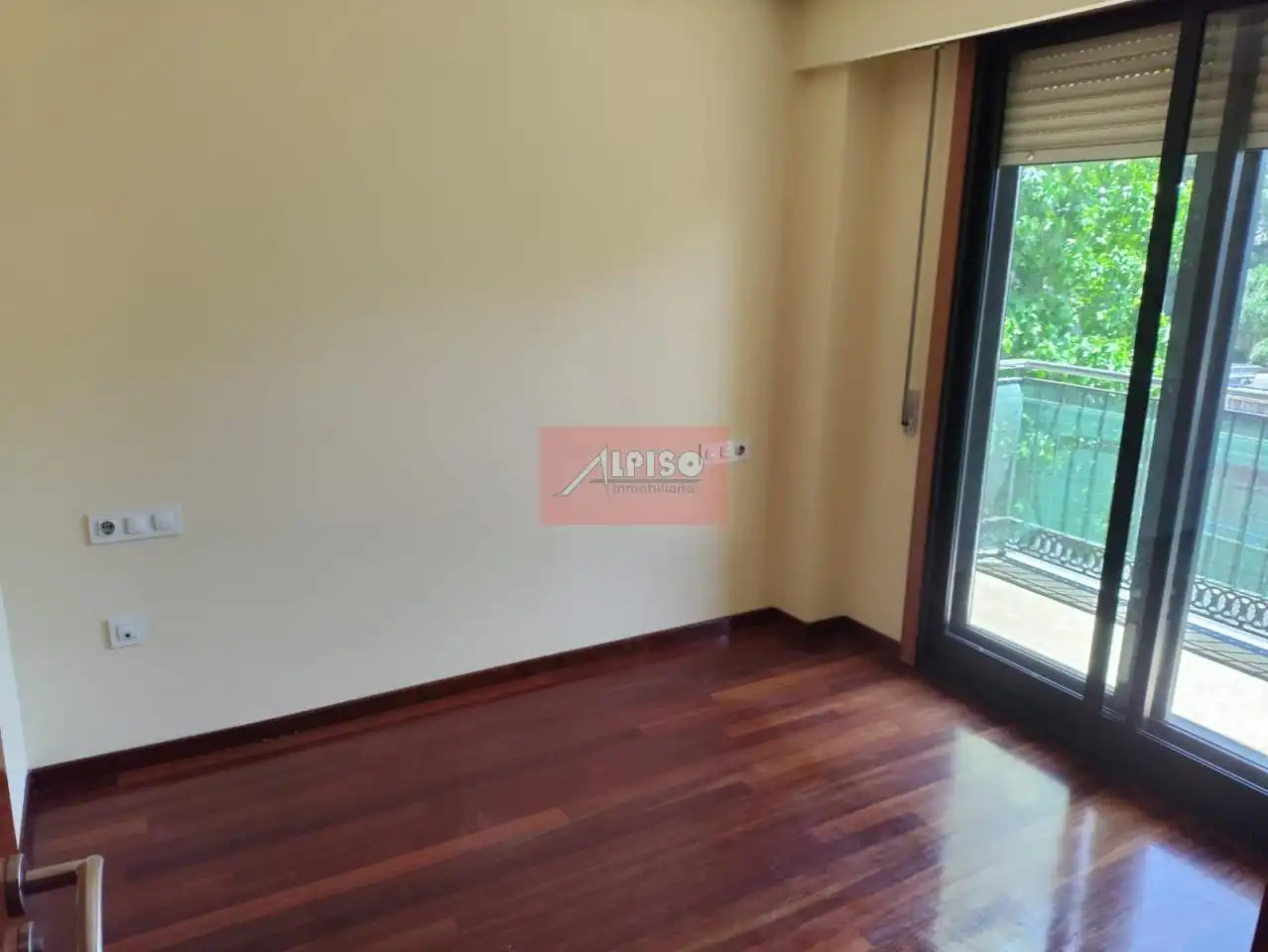 Bedroom of Apartments for rent in Ourense Capital   with Heating, Parquet flooring and Balcony