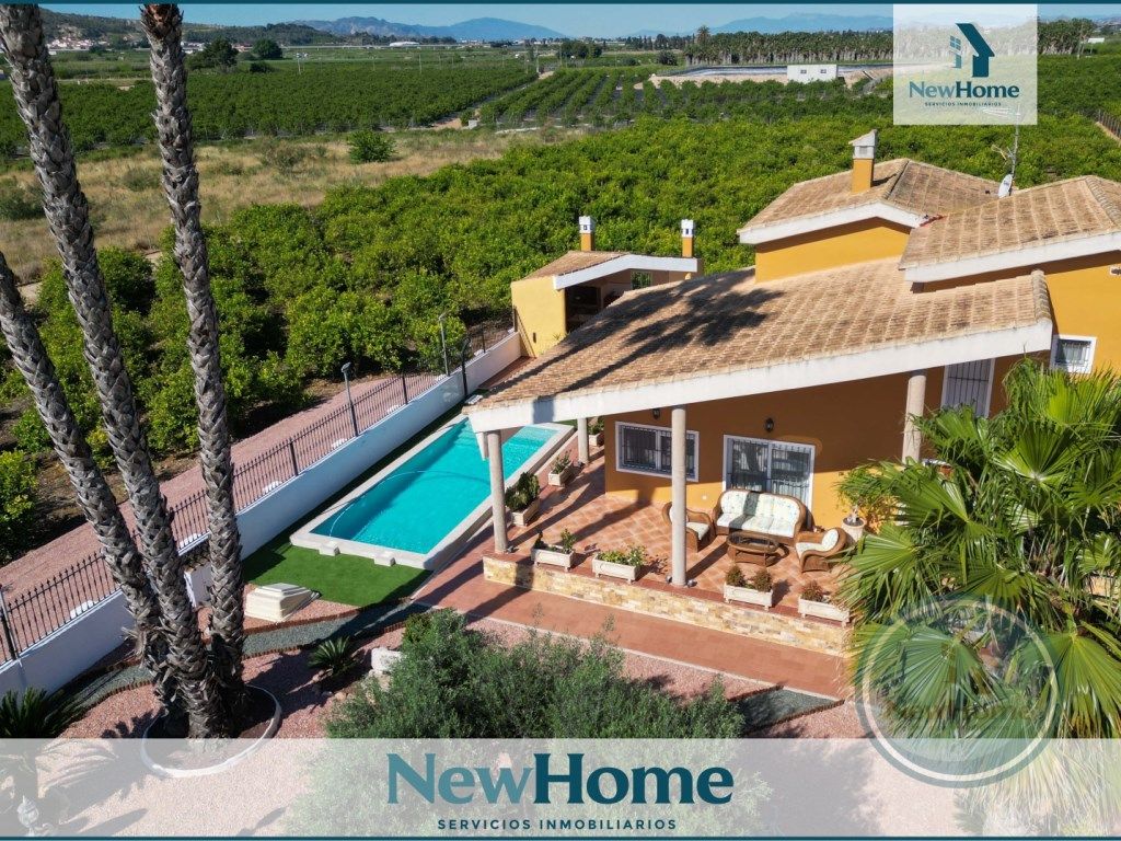 Vista exterior de Casa o chalet en venta en Orihuela con Calefacción, Terraza y Piscina