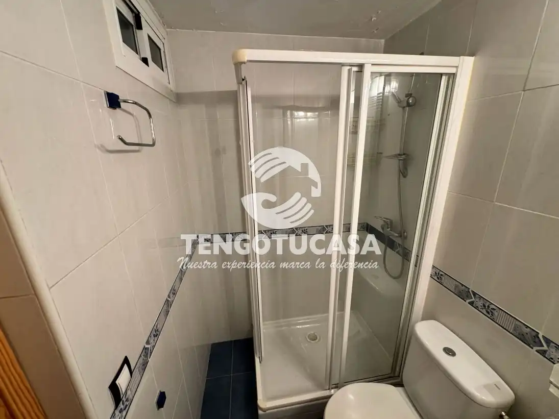 Baño de Piso en venta en Madrid con Calefacción, Trastero y Horno