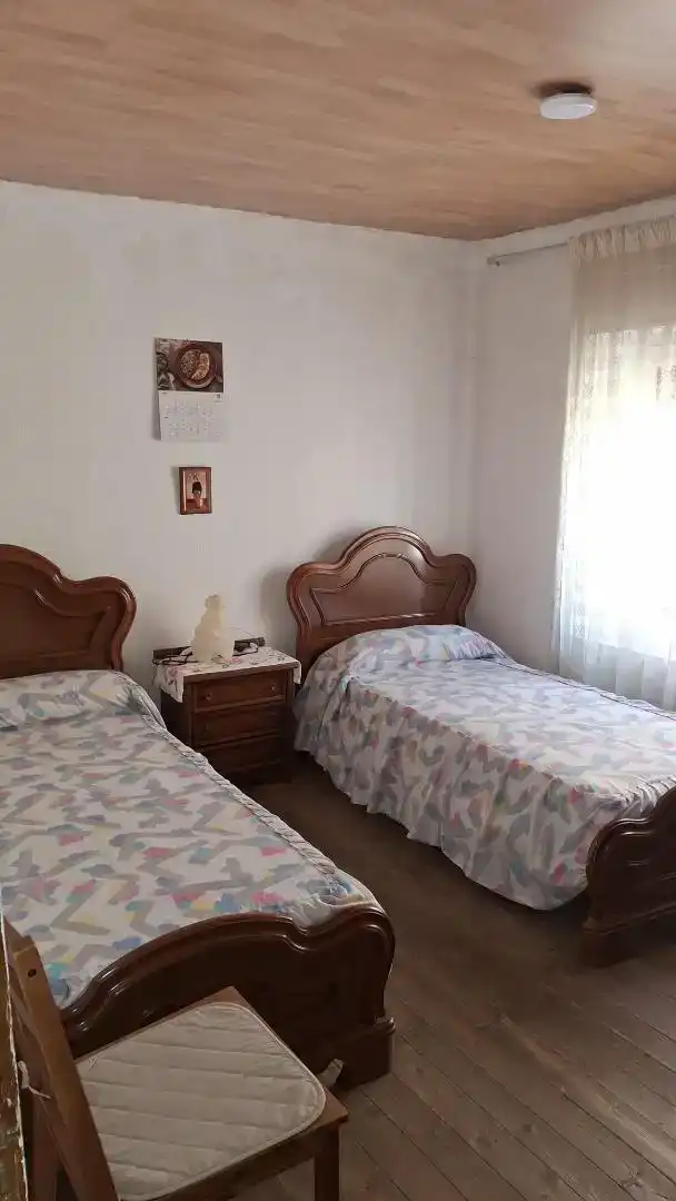 Dormitori de Finca rústica en venda en Palacios de la Sierra amb Moblat, Rentadora i TV