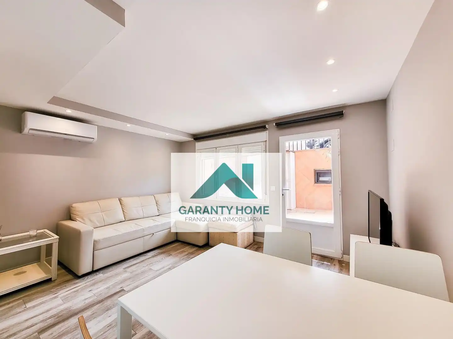 Vista exterior de Apartamento de alquiler en Villanueva de la Cañada con Aire acondicionado, Jardín privado y Terraza
