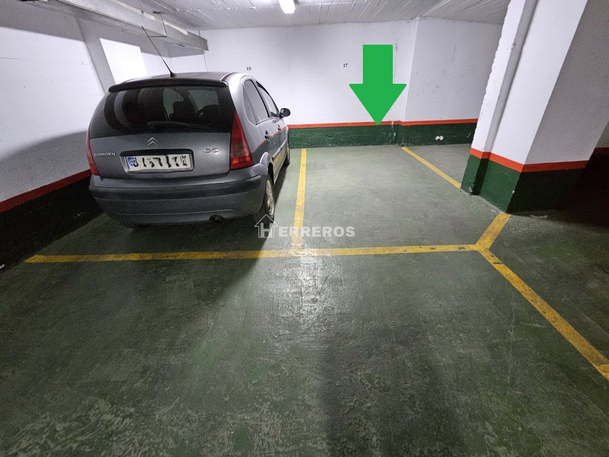 Parkplatz von Garage zum Verkauf in  Logroño