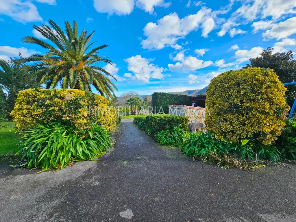 Vista exterior de Casa o chalet en venta en Colunga con Calefacción, Jardín privado y Parquet