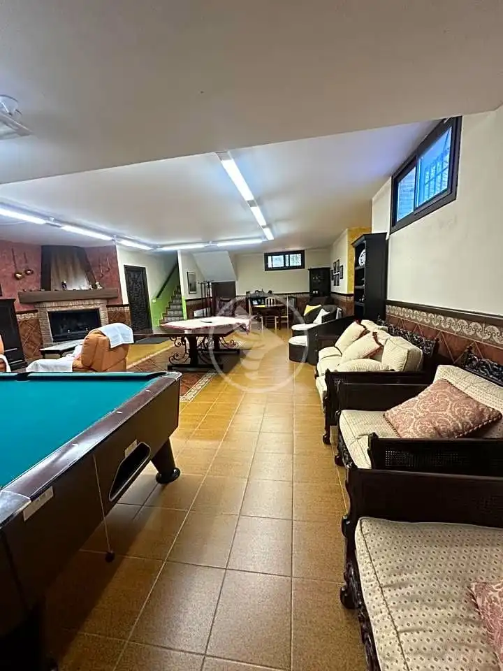 Casa o xalet en venda en Linares amb Aire condicionat, Calefacció i Jardí privat