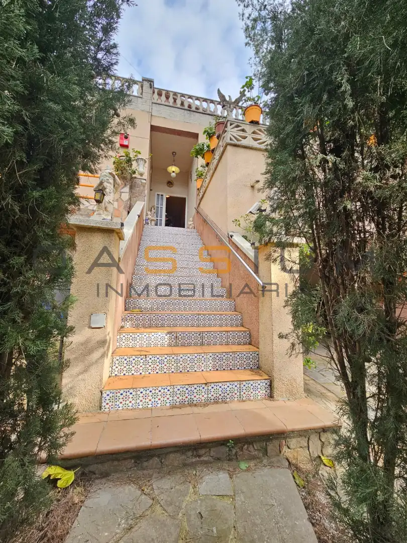 Casa con piscina en venta en Carrer Santa Oliva, imagen 2