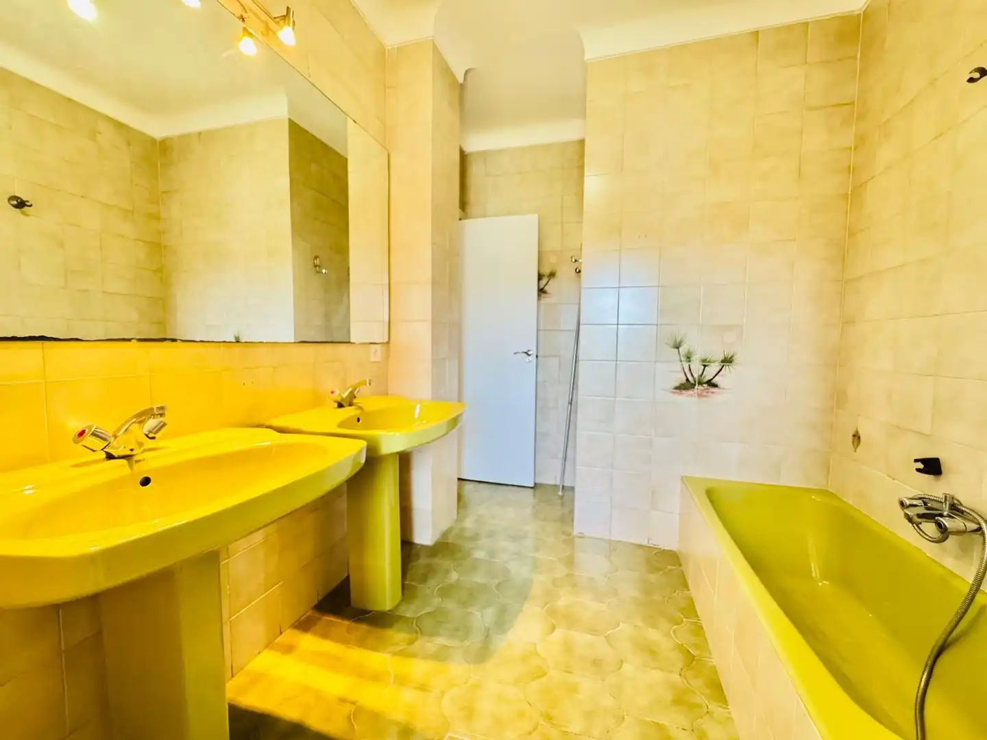 Bathroom of Houses for sale in Algeciras  with Private garden and Swimming Pool