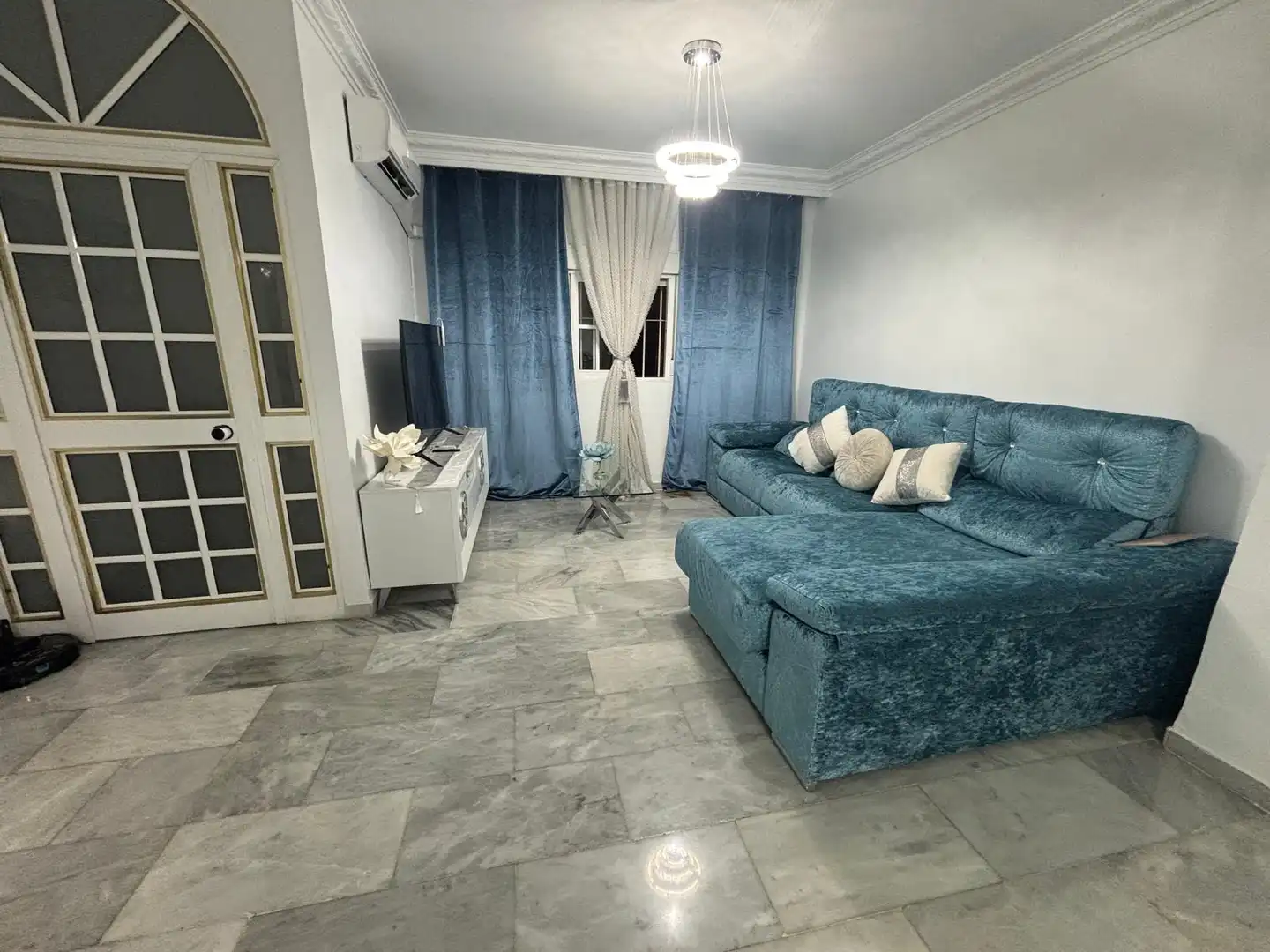 Sala d'estar de Casa adosada en venda en Sevilla amb Terrassa i Balcó