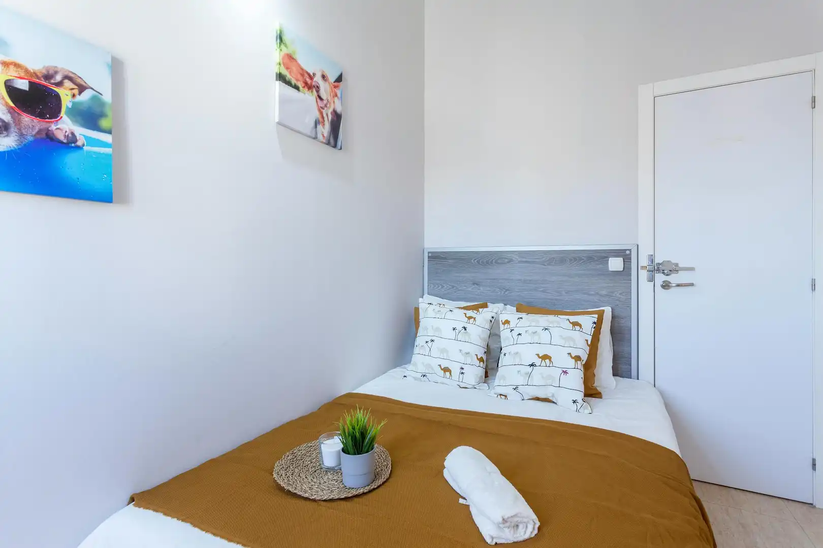 Bedroom of Flat for share in  Valencia Capital  with Furnished, Washing machine and TV