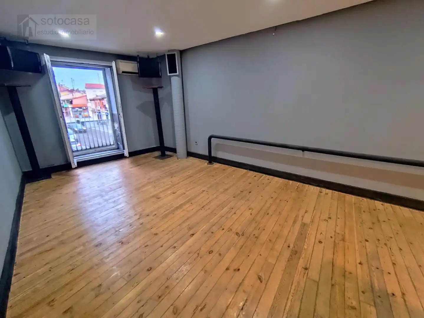 Commercial properties for sale in Tudela de Duero  with Air Conditioner
