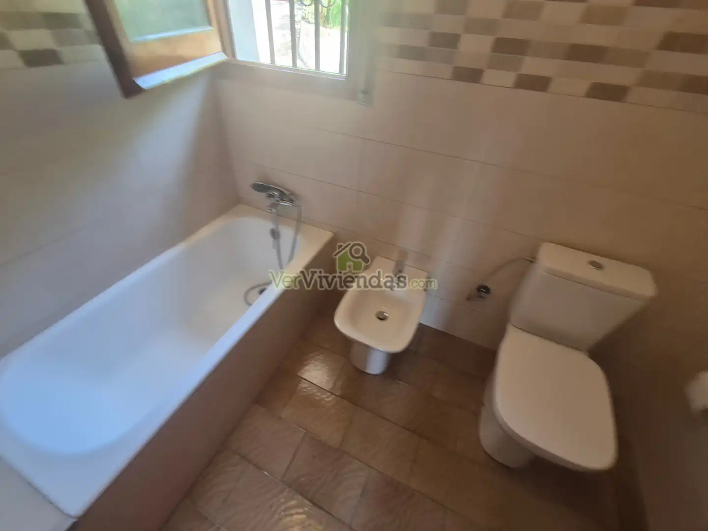 Baño de Casa o chalet en venta en Vallirana con Jardín privado, Parquet y Terraza