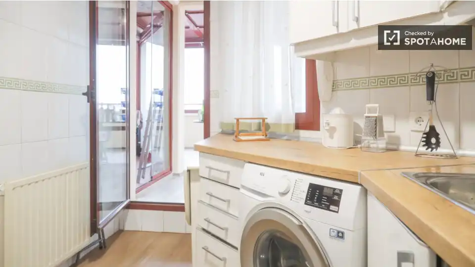 Bedroom of Flat for rent in Madrid  with Air Conditioner, Heating and Furnished