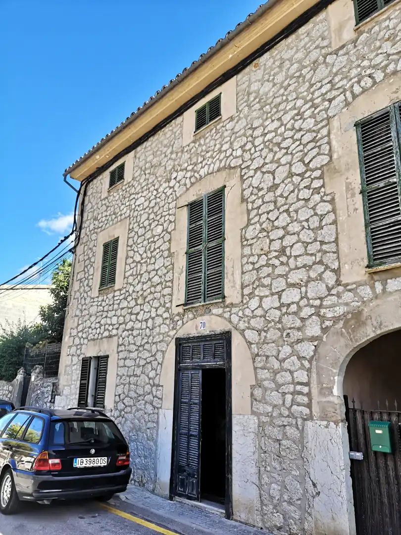 Vista exterior de Casa o xalet en venda en Puigpunyent amb Jardí privat, Moblat i Forn