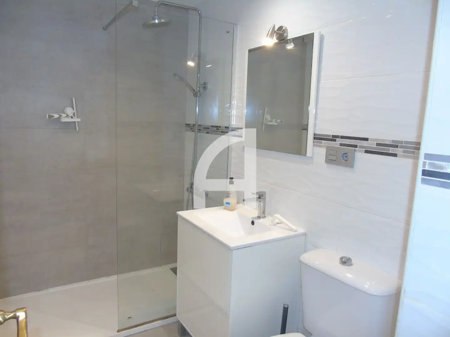 Baño de Piso en venta en Torremolinos con Aire acondicionado, Calefacción y Terraza