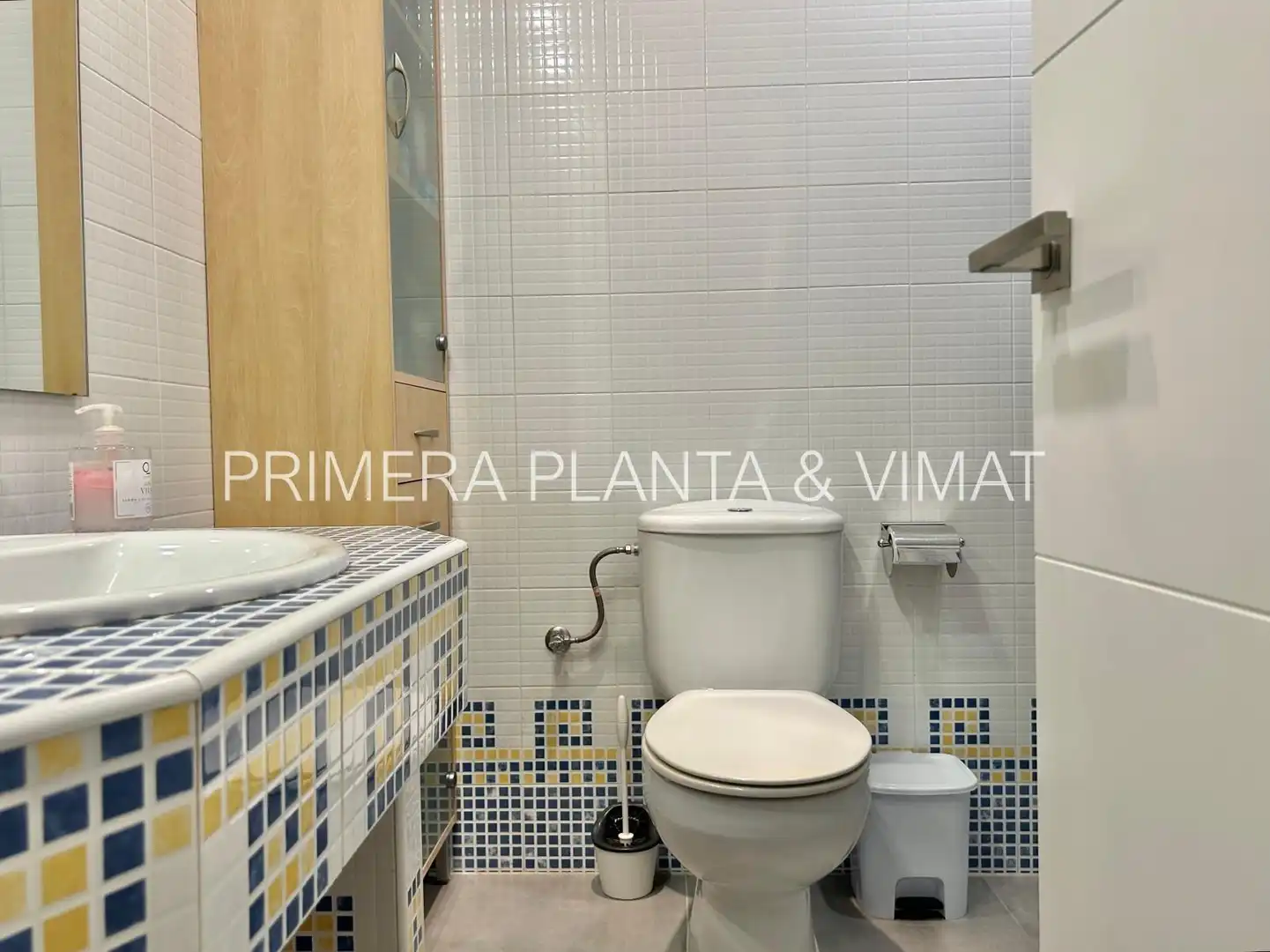 Badezimmer von Erdgeschoss zum Verkauf in Canet de Mar mit Klimaanlage, Heizung und Terrasse