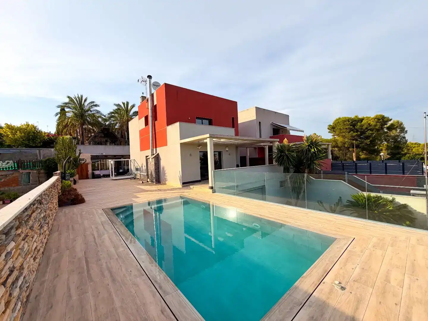 Vista exterior de Casa o xalet en venda en Els Pallaresos amb Aire condicionat, Piscina i Balcó