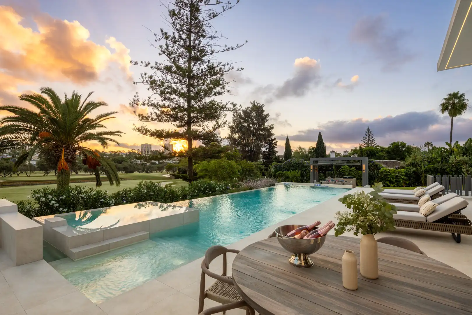 Chalet con terraza en venta en Calle Paris 24