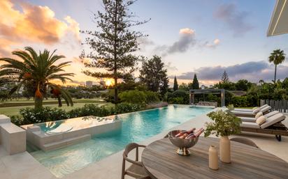 Piscina de Casa o xalet en venda en Marbella amb Aire condicionat, Terrassa i Piscina