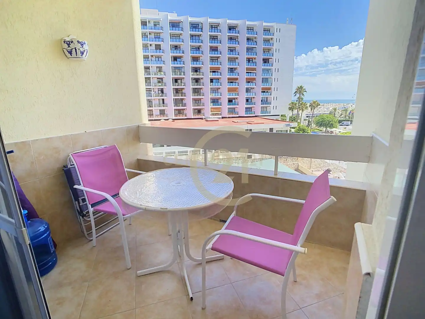 Terraza de Apartamento de alquiler en Benalmádena con Aire acondicionado, Piscina y Microondas