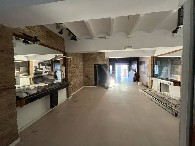 Local comercial en Venta en La Gavarra