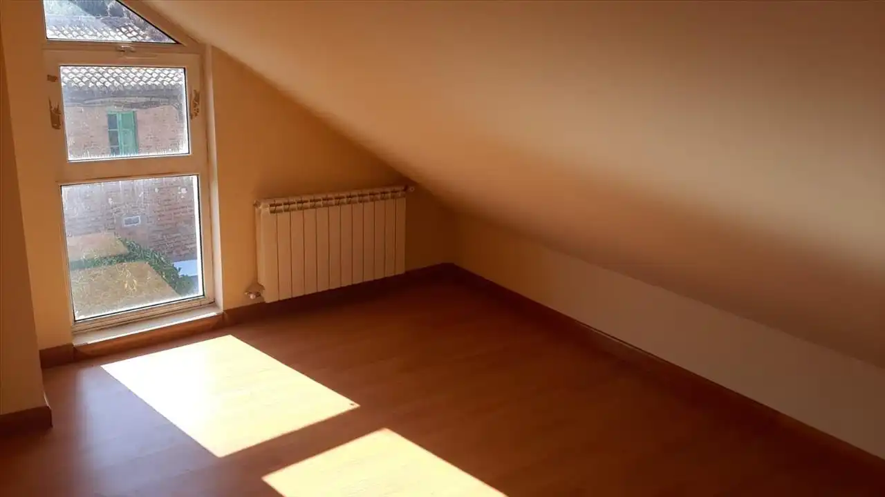 Habitación de Casa adosada en venta en Sariegos con Jardín privado