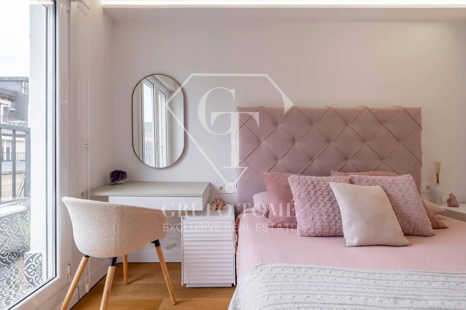 Habitación de Piso en venta en Donostia - San Sebastián  con Calefacción y Balcón