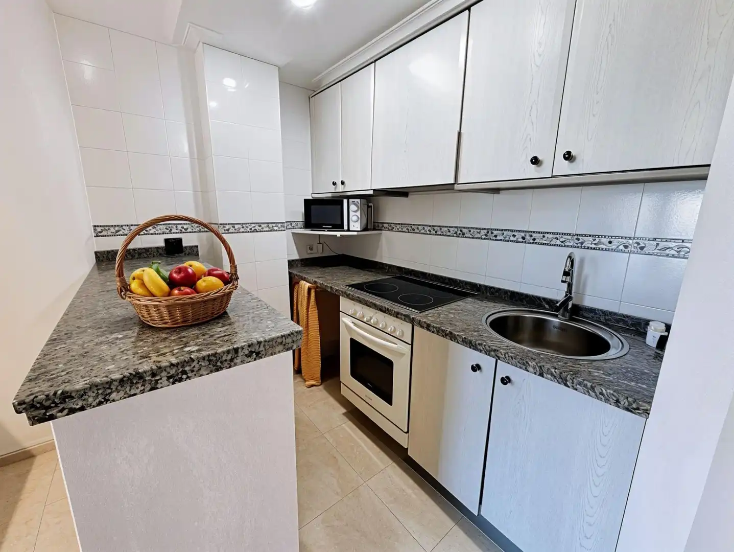 Cuina de Apartament en venda en Calpe / Calp amb Calefacció, Balcó i Piscina comunitària