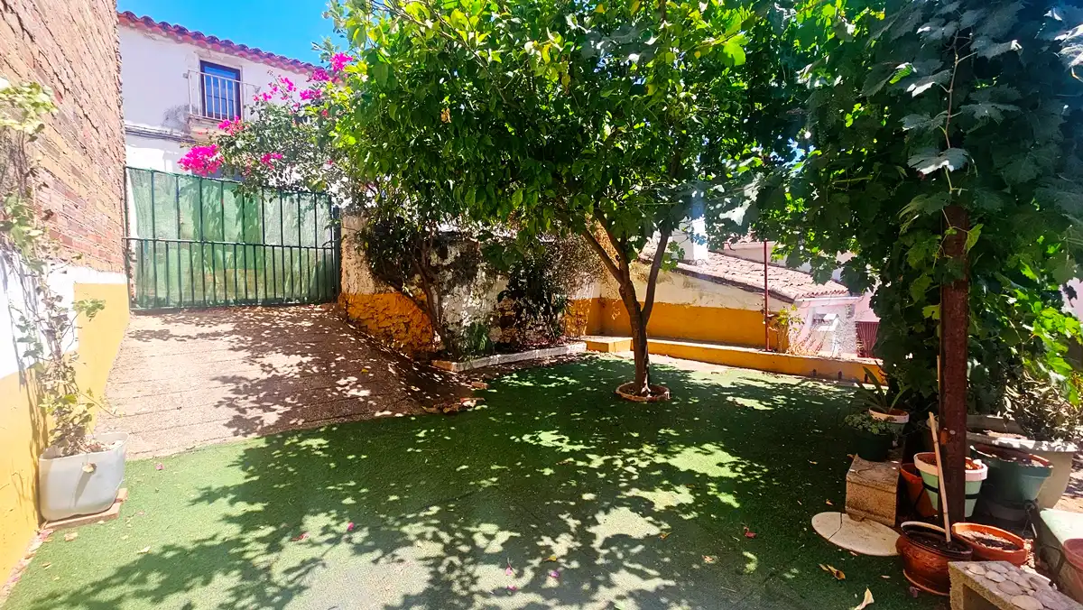 Terrassa de Casa o xalet en venda en Aroche amb Jardí privat i Traster