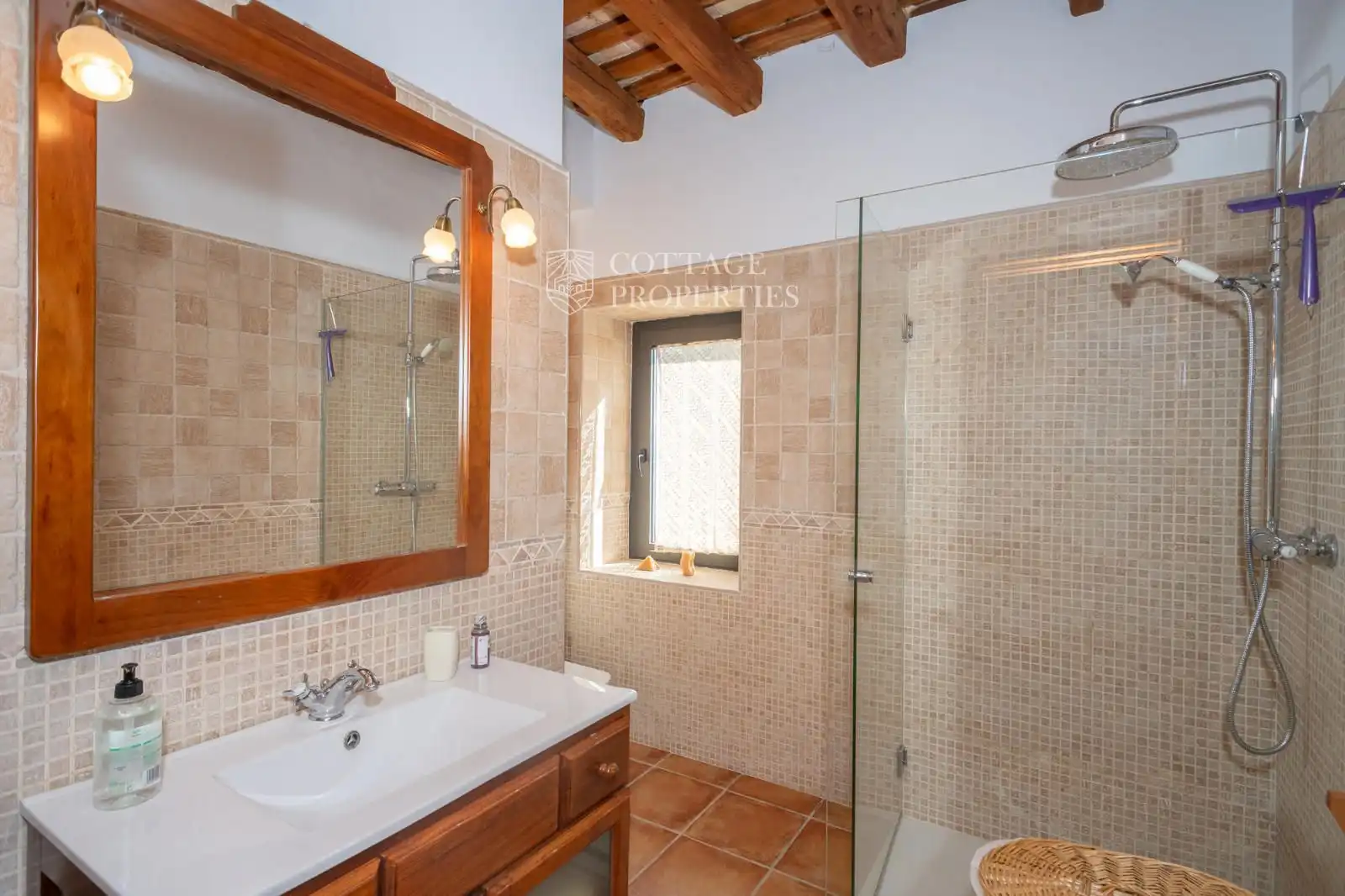 Baño de Finca rústica en venta en Torelló con Terraza y Amueblado