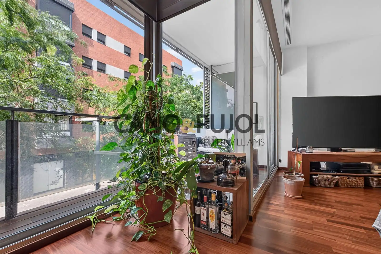 Sala d'estar de Pis en venda en Sant Cugat del Vallès amb Aire condicionat, Calefacció i Parquet