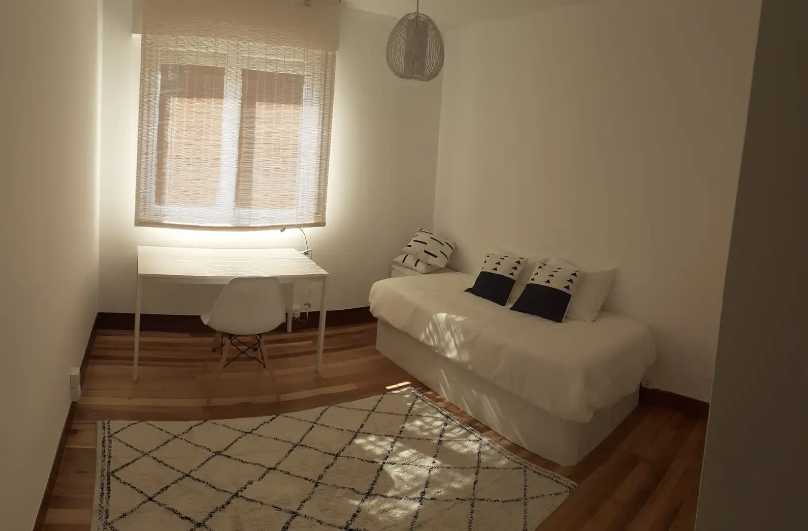 Bedroom of Flat for rent in Bilbao   with Heating, Terrace and Furnished