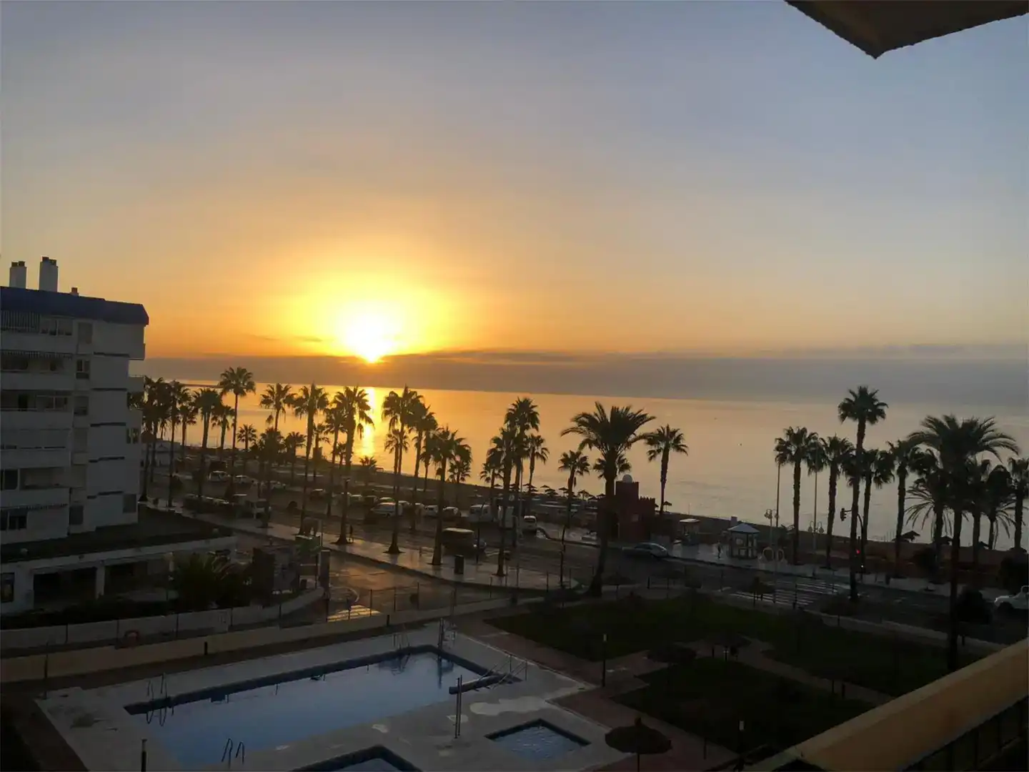 Außenansicht von Wohnungen zum Verkauf in Benalmádena mit Schwimmbad und Balkon