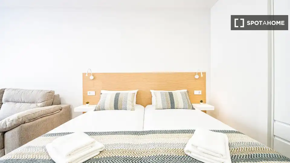 Bedroom of Apartments for share in Las Palmas de Gran Canaria  with Air Conditioner, Terrace and Furnished