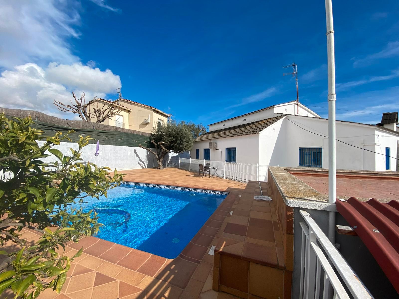 Piscina de Casa o xalet en venda en Cubelles amb Aire condicionat, Calefacció i Jardí privat