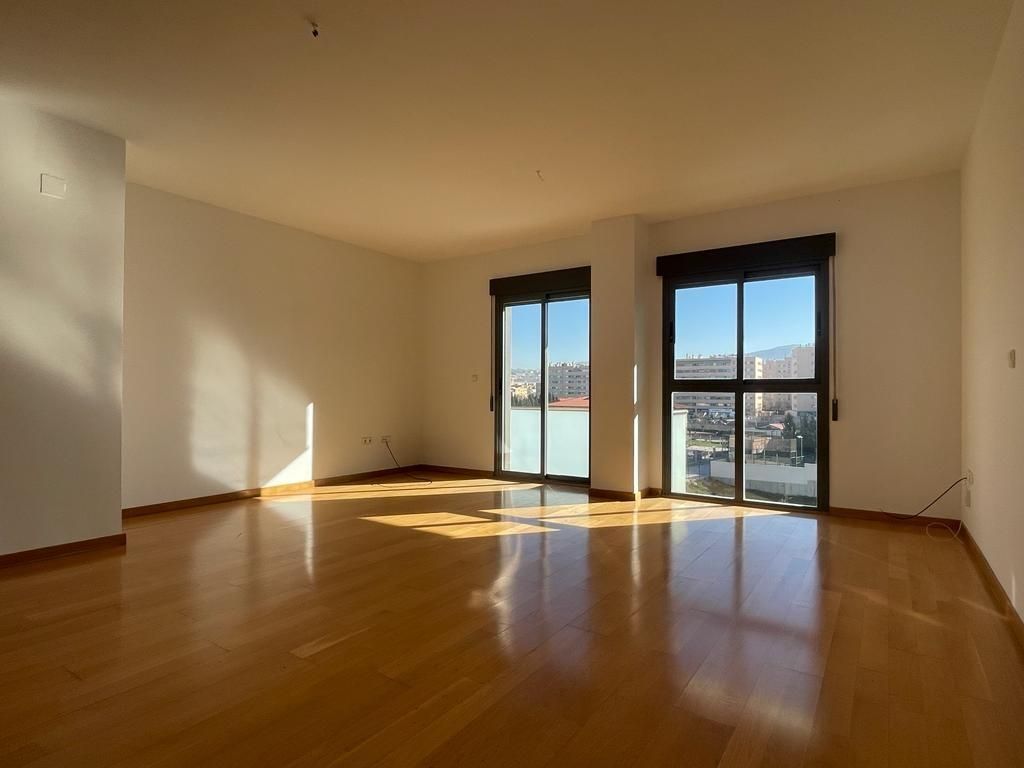 Sala d'estar de Pis de lloguer en  Granada Capital amb Aire condicionat, Jardí privat i Parquet