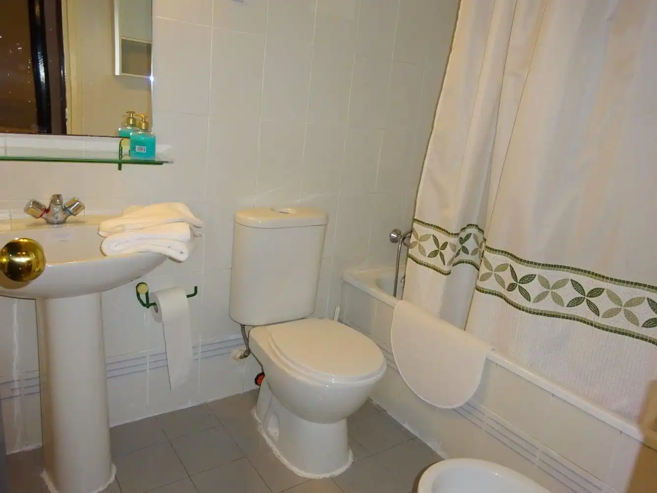 Baño de Apartamento de alquiler en Sevilla con Aire acondicionado, Calefacción y Amueblado
