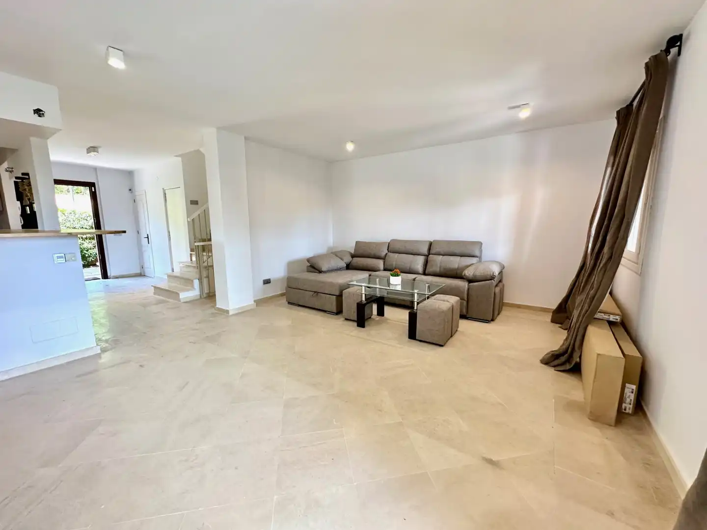 Einfamilien-Reihenhaus zum Verkauf in Marbella mit Klimaanlage, Privatgarten und Terrasse