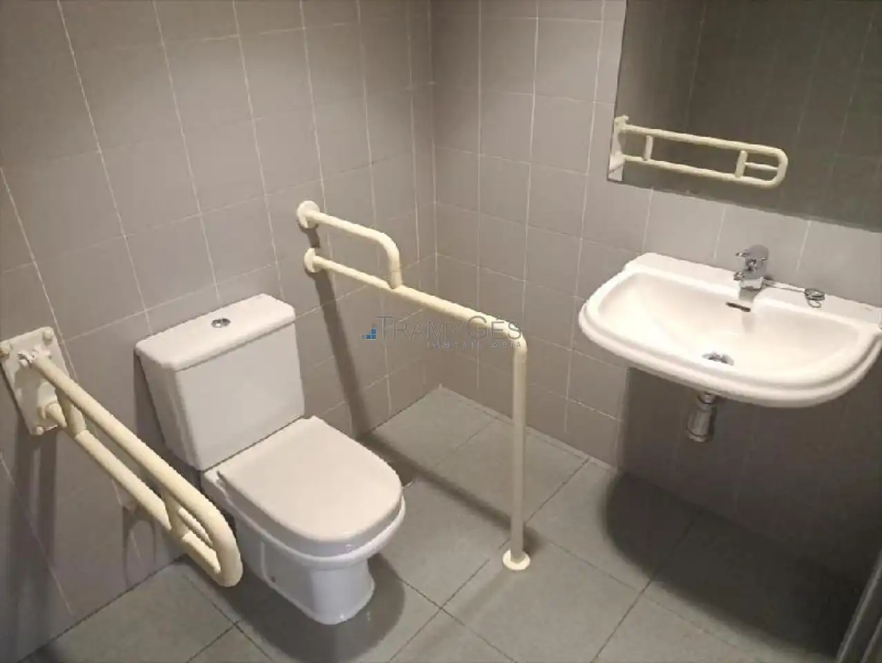 Badezimmer von Geschaftsraum zur Miete in Tomiño mit Klimaanlage