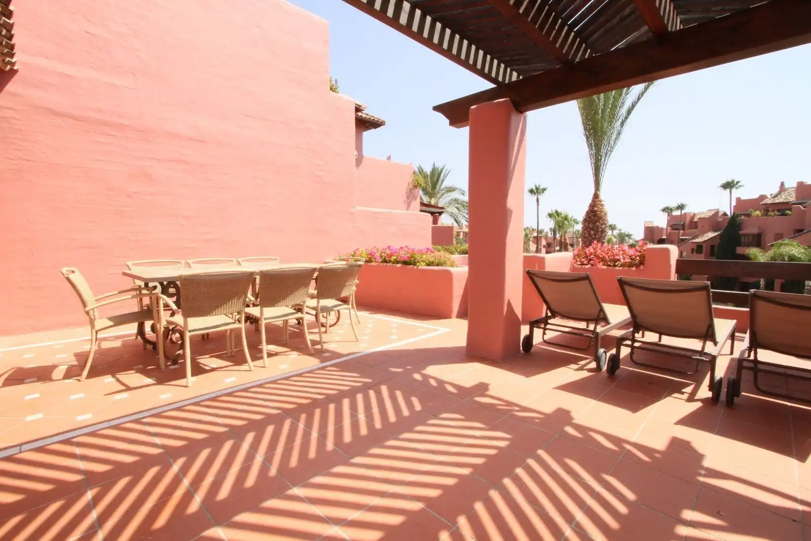 Terrasse von Maisonette zum Verkauf in Estepona mit Klimaanlage, Terrasse und Möbliert
