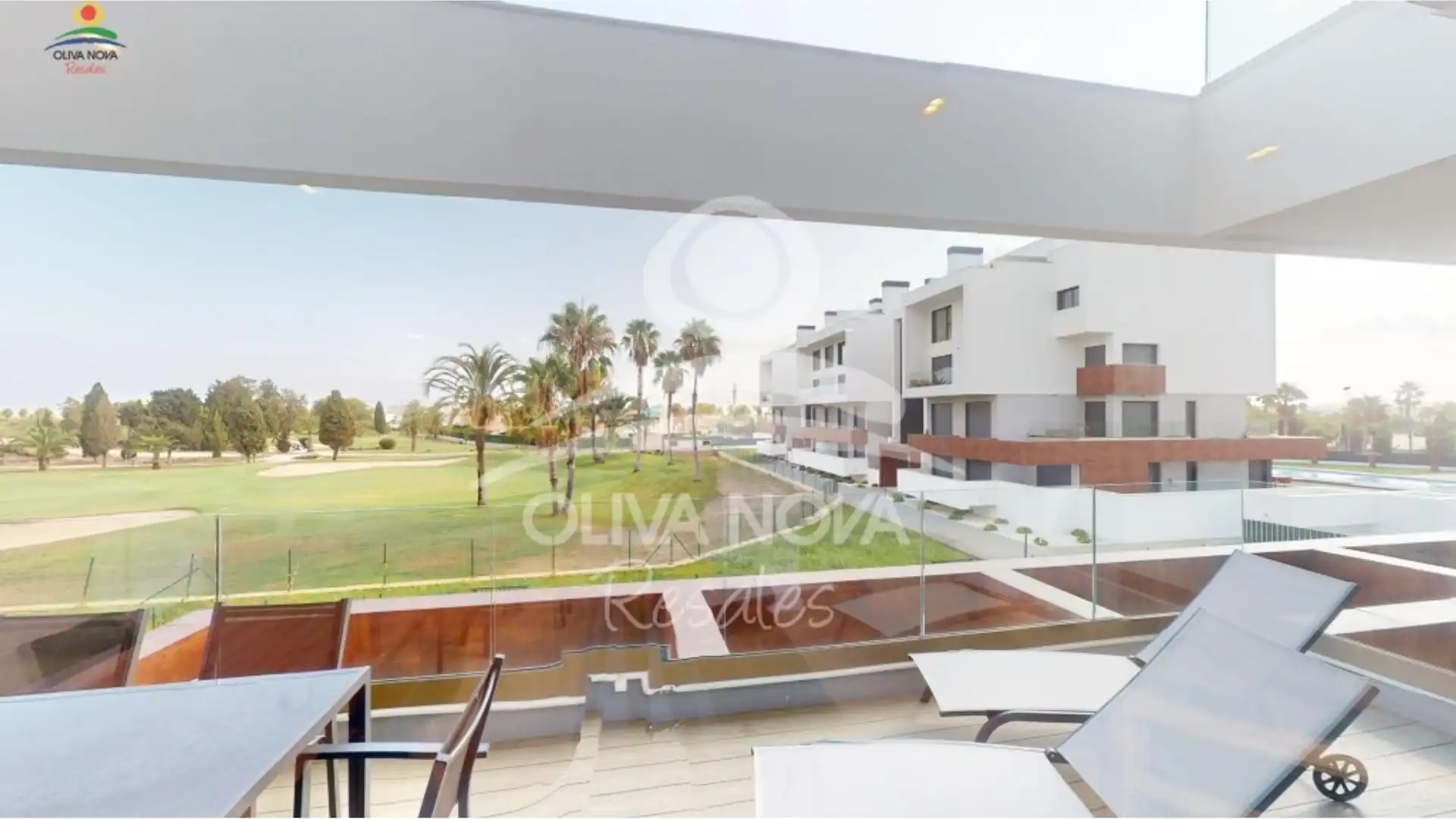 Terrasse von Wohnungen zum Verkauf in Oliva mit Klimaanlage, Privatgarten und Terrasse