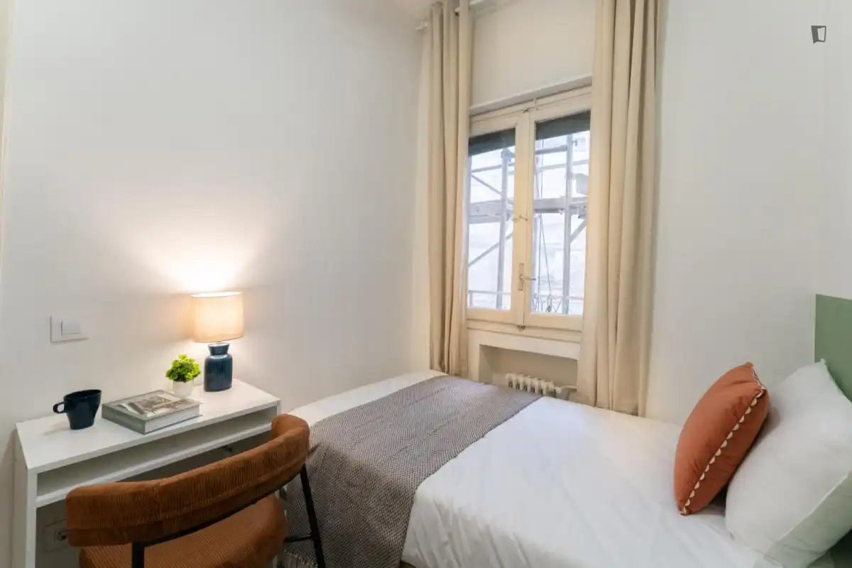 Schlafzimmer von Wohnungen zur untervermieten in Madrid mit Möbliert, Ofen und Waschmaschine