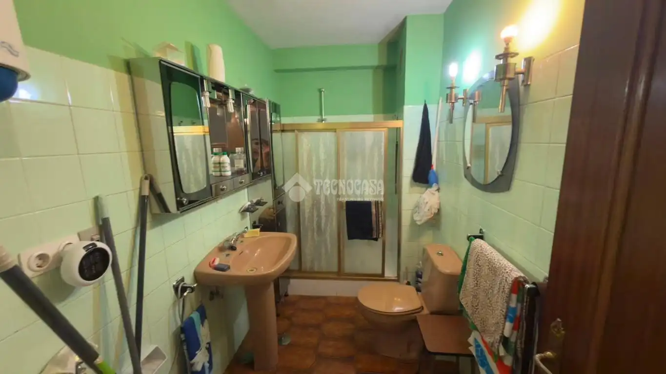 Baño de Piso en venta en Madrid con Calefacción y Terraza