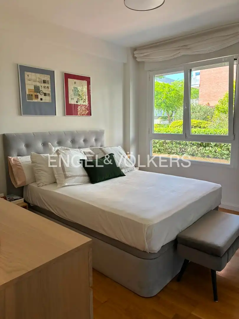 Schlafzimmer von Wohnung zur Miete in Madrid mit Klimaanlage und Heizung