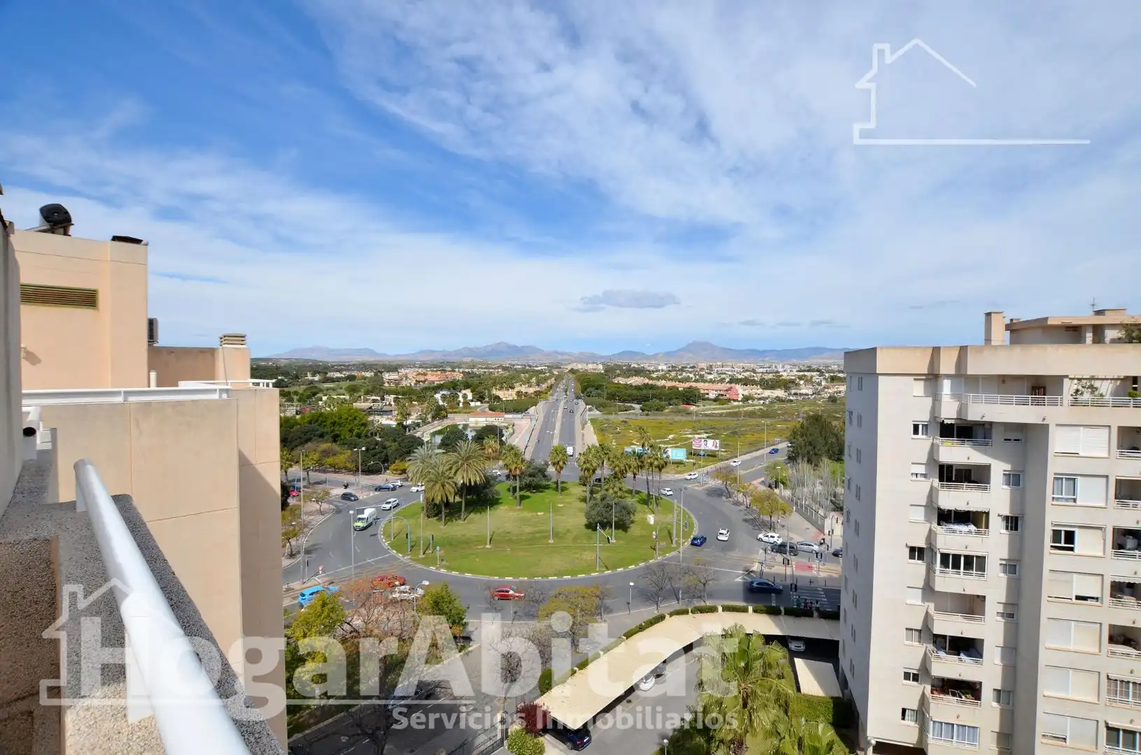 Vista exterior de Ático en venta en Alicante / Alacant con Calefacción, Jardín privado y Terraza