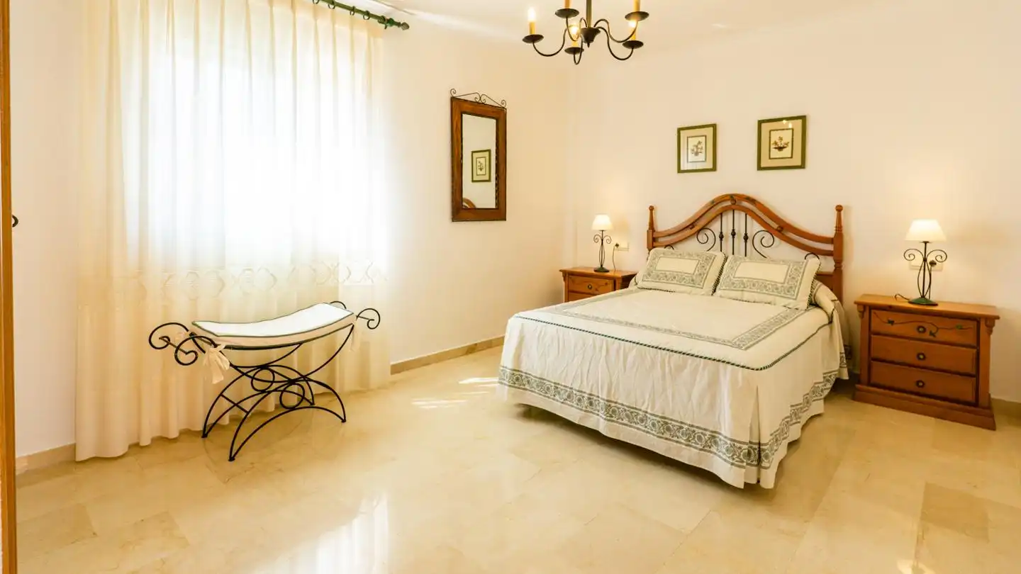 Dormitori de Casa o xalet en venda en Elche / Elx amb Aire condicionat, Jardí privat i Terrassa