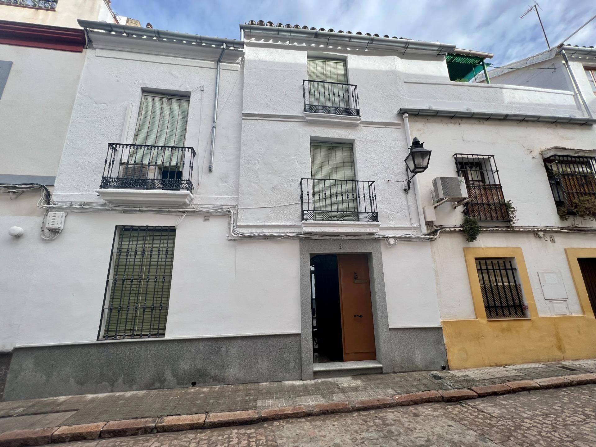 Exterior view of House or chalet for sale in  Córdoba Capital  with Terrace, Storage room and Balcony