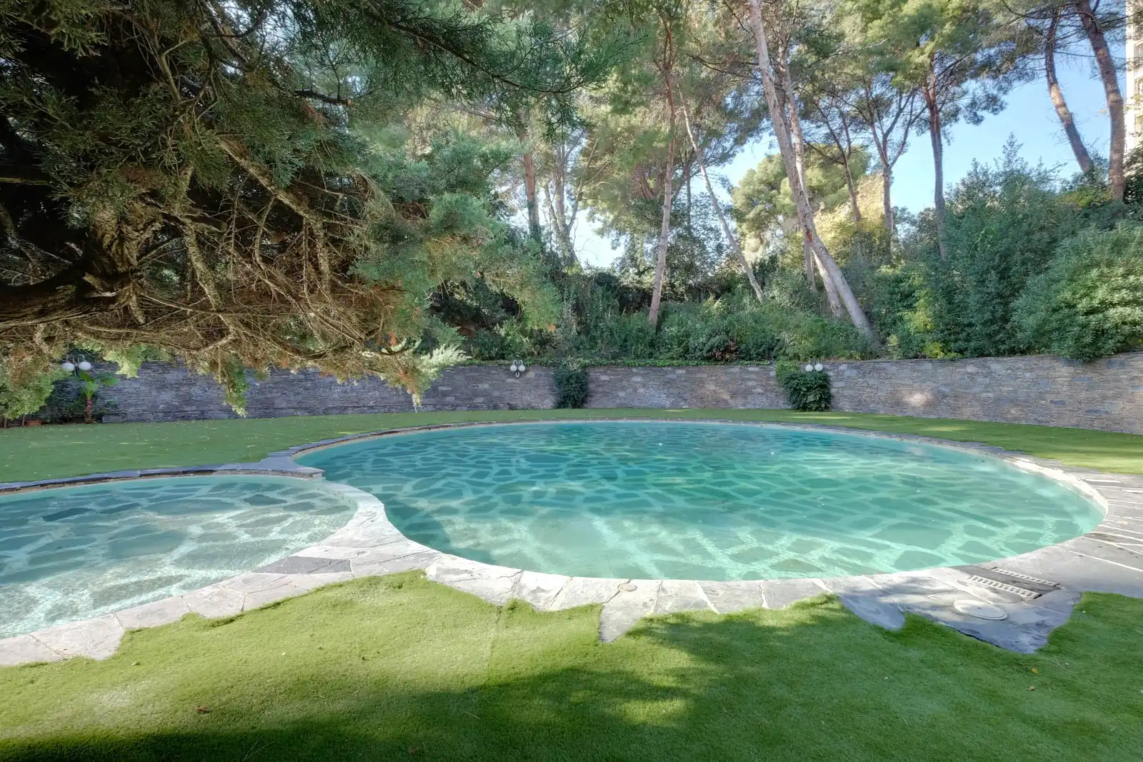 Schwimmbecken von Wohnung zum Verkauf in Barcelona mit Klimaanlage, Heizung und Parkett