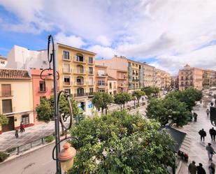 Vista exterior de Edifici en venda en Antequera