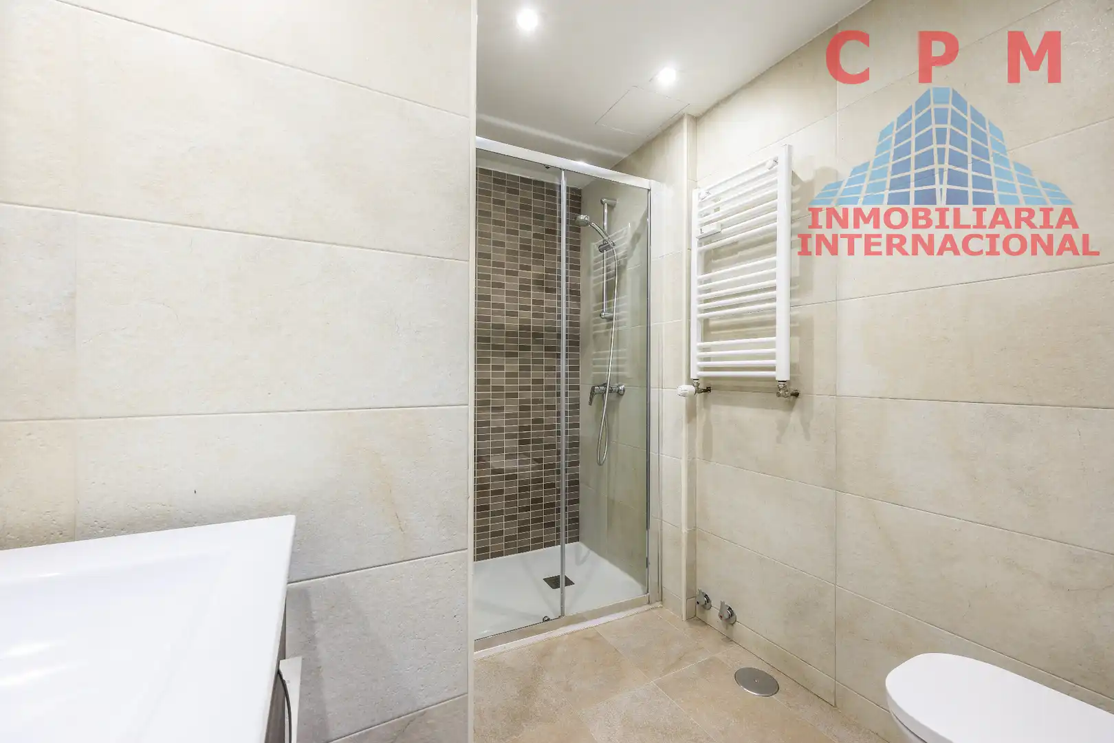 Badezimmer von Wohnung zur Miete in Madrid mit Klimaanlage, Heizung und Abstellraum