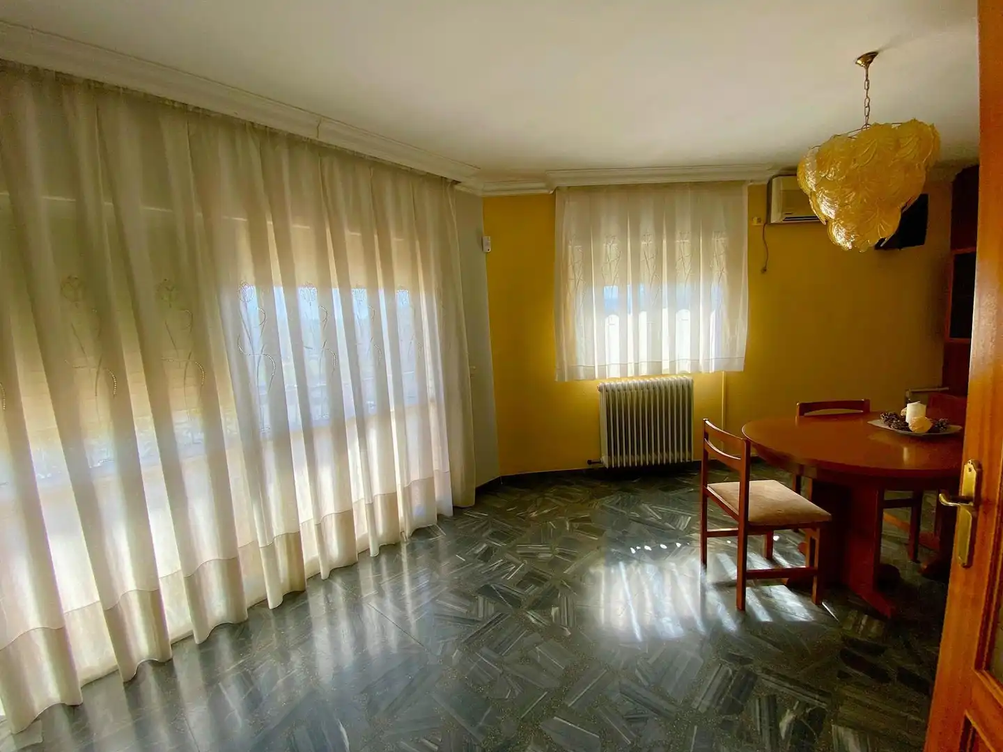 Comedor de Casa adosada en venta en Manresa con Calefacción